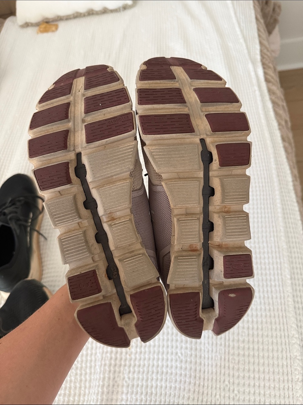 On Running Women’s Cloud Shoes in Beige and purple - Picture 2 of 5